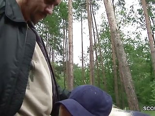 Old-n-young Scout 69 Politesse lange nicht gefickt und laesst sich im Wald bumsen