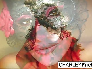 Lingerie von Studio Third Degree Charley Chase XXX Charley Chase charley trägt sexy Dessous und Strümpfe